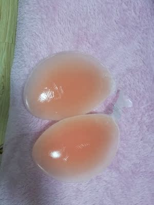 去拍婚纱照，我就用了一天，不对，确切的说是十个小时，就坏了，而且还过敏了，现在还红着呢，我还以为买贵点会好，还不如我那9.9的。。