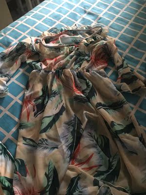 质量不错，样式新颖 别致，裙子前短后长，很是满意！