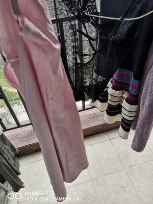 面料差劲,不顺滑,洗了后也是皱皱巴巴,差距太大 面料差劲,不顺滑,洗了后也是皱皱巴巴,差距太大