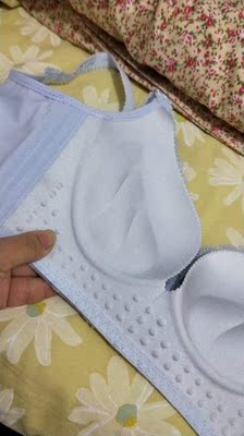 真的挺好的,第一次买她们家的内衣,摸着挺舒服的,以前一直别的牌子的内衣,这次双十一活动买很便宜喔,质量真的不错,以后有活动再买,后悔没有买两个 真的挺好的,第一次买她们家的内衣,摸着挺舒服的,以前一直别的牌子的内衣,这次双十一活动买很便宜喔,质量真的不错,以后有活动再买,后悔没有买两个