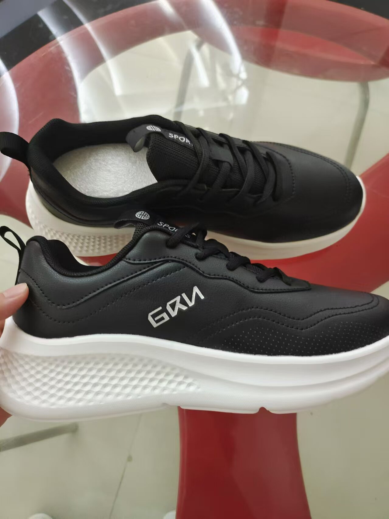 贵人鸟男鞋2025新款冬季低帮轻便软底减震革面运动鞋子男士休闲鞋