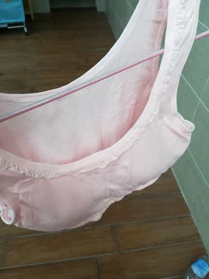 棉的确实真的是棉的,粉红色的也好看,好嫩啊,胸前还有蕾丝,没有穿过这种款式的,冬天听说穿这个舒服,睡觉不用脱,比其他的店有一点小贵,里面的海绵可以拆下来,如果穿的好会再回购一件换洗 棉的确实真的是棉的,粉红色的也好看,好嫩啊,胸前还有蕾丝,没有穿过这种款式的,冬天听说穿这个舒服,睡觉不用脱,比其他的店有一点小贵,里面的海绵可以拆下来,如果穿的好会再回购一件换洗