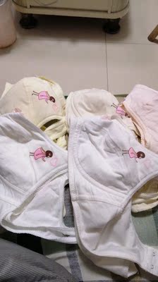 这次双十一买的,已经第二次回购了,质量柔软舒服,这次买很划算,一下子买了三个,现在女儿基本都是穿这个内衣了,是中学生女孩的内衣可选之一,不错,赞一个!物流还可以,就是碰到双十一,有点慢! 这次双十一买的,已经第二次回购了,质量柔软舒服,这次买很划算,一下子买了三个,现在女儿基本都是穿这个内衣了,是中学生女孩的内衣可选之一,不错,赞一个!物流还可以,就是碰到双十一,有点慢!