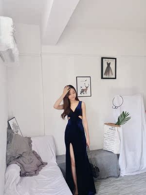 裙子很漂亮,上身效果很好很显身材,我167,95斤穿了正合适,面料挺舒服的,亲肤不扎。很喜欢,小性感呢 裙子很漂亮,上身效果很好很显身材,我167,95斤穿了正合适,面料挺舒服的,亲肤不扎。很喜欢,小性感呢