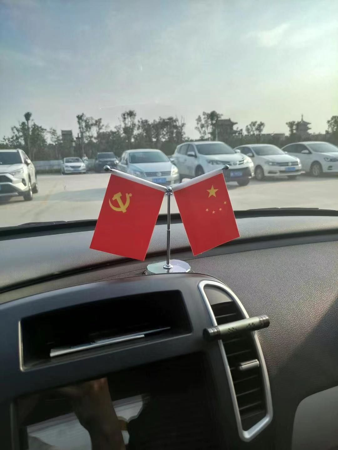 车载国旗摆件汽车用小红旗国庆节车内车用中控台五星红旗2021新款