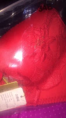 颜色很漂亮,价格实惠,挺好穿的,三排扣,猪年大红红红火火 颜色很漂亮,价格实惠,挺好穿的,三排扣,猪年大红红红火火