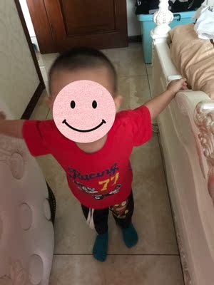 儿子特别喜欢车，买的都是带车的，洗了不掉色，衣服干啦就穿上啦