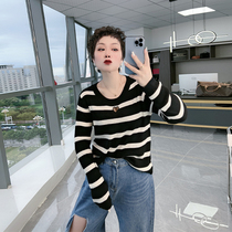 2022 autumn large-yard women's top-ups with a base shirt of 200 pounds fat MM round-collar heart knitted jacket-cut striped shirt