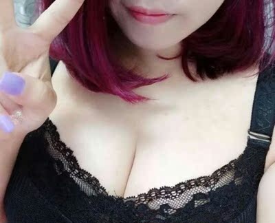 丰胸效果很好哦，这段时间坚持用下来，胸部起到了一些变化，慢慢的膨胀增大了2厘米了哦。产品味道很好闻，用起来很滋润，很温和，最满意的是我本身皮肤敏感的，但用了这个没有过敏，会坚持用的。涂上去的感觉很温和的，胸部增大不少，期待继续使用可以更好。