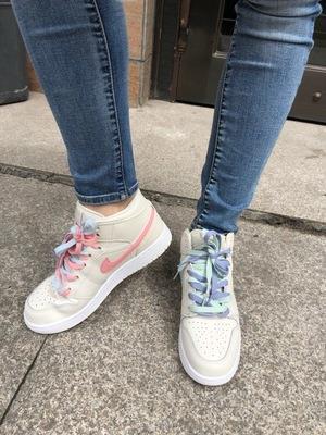 这双aj1是我半夜的时候！逛淘宝看到的！超级心动！！！然后就下单了！鸡冻，终于到货了，是正品！