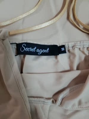 买了2件不同色,料子类似冰丝,挺凉爽,尺码可以,事业线露的比较多,别的都好。赶上1111也有点优惠,发货很快! 买了2件不同色,料子类似冰丝,挺凉爽,尺码可以,事业线露的比较多,别的都好。赶上1111也有点优惠,发货很快!