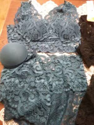 自己拼凑成套买的，很好非常漂亮，比实体店划算，还有赠品。推荐给大家。