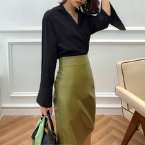 2021 Simple temperament high-end green high-waist all-match bag hip small leather skirt Autumn and winter long all-match thin skirt