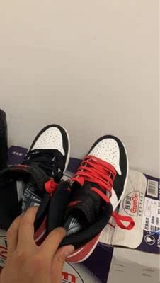 很帅，第一双aj，在学校走路带风，觉得自己天下第一（我可能是生病了）。