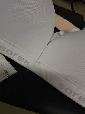 发来了三个,但是有一个有点脏脏的,刚刚洗了,等穿过之后来追评 发来了三个,但是有一个有点脏脏的,刚刚洗了,等穿过之后来追评