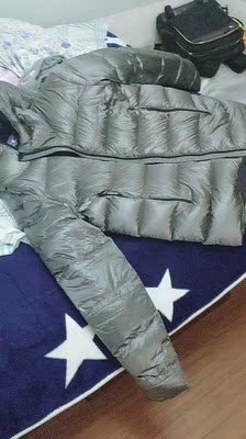 衣服到手穿了下，手感很好，很轻便，保暖性也很好，样式是我喜欢的，关键是鹅绒的还这么便宜，买买买!