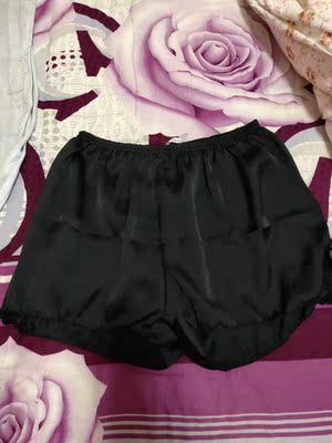 款式好看,质量也还可以,带点蕾丝边有点小性感 款式好看,质量也还可以,带点蕾丝边有点小性感