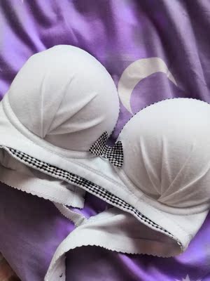 内衣颜色无色差，质量也很好，不比实体店和其他家差，而且物美价廉，下次会继续来你家购买呢