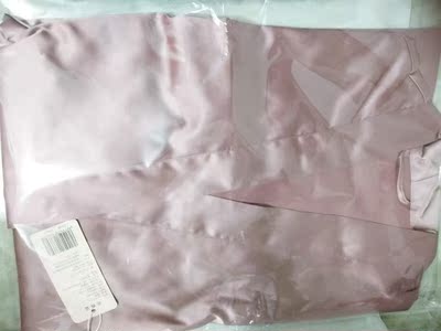 外包装有一点扁，但是不影响。面料很舒服。