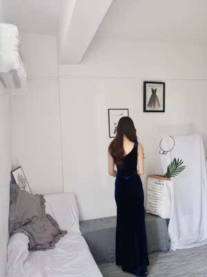 裙子很漂亮,上身效果很好很显身材,我167,95斤穿了正合适,面料挺舒服的,亲肤不扎。很喜欢,小性感呢 裙子很漂亮,上身效果很好很显身材,我167,95斤穿了正合适,面料挺舒服的,亲肤不扎。很喜欢,小性感呢