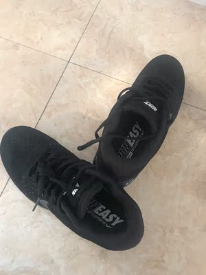 鞋子挺舒服的,挺柔软的,爸爸很喜欢,现在穿很适合。 鞋子挺舒服的,挺柔软的,爸爸很喜欢,现在穿很适合。