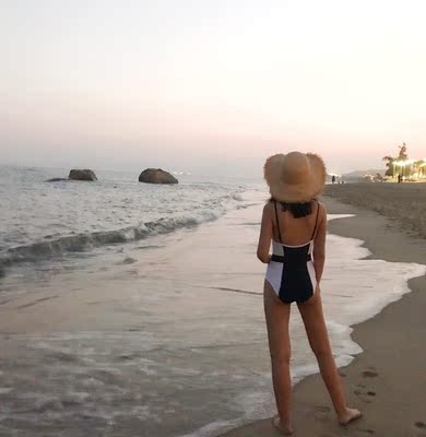 收到泳衣了很惊喜，包装的很严实用盒子装防压真的超级用心，喜欢着去海边拍照好好看，而且显腿长。同事看见还说好看想要链接。