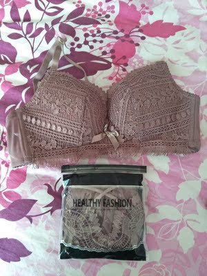 第一次在网上买内衣！说实话，实物挺美的，很性感！只不过内衣侧边不是很宽，所以对于有些肉肉的我有些不友好，奈何实在喜欢还是打算留下了，减减肥应该就好了😂😂