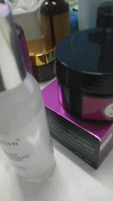 应该我用过的最满意的一款了。秒杀那些所谓的知名品牌，没有过敏或者发红的现象。气味也比较清香，而且很持久啊，过了一周了才长出了一点点。客服也很好，耐心解答各种问题，点个赞！接下来再用用看情况会回购。有需要的可以来购买，送的舒缓水也非常好用。太开心了。