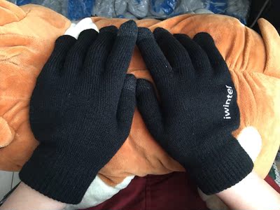 触屏手套挺好用的，打字挺灵敏的
