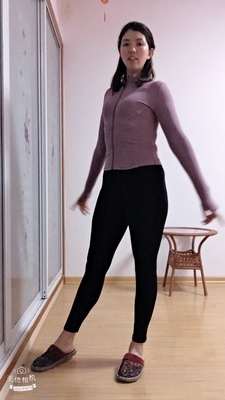 本人身高178体重140斤,裤子长度可以,毕竟腿长啊!弹力很大,高腰穿上很舒服,不紧绷!上衣也是我喜欢的款式,在家没事可以锻炼了,喜欢等到闭关修炼后,可以脱变成功!瘦瘦 本人身高178体重140斤,裤子长度可以,毕竟腿长啊!弹力很大,高腰穿上很舒服,不紧绷!上衣也是我喜欢的款式,在家没事可以锻炼了,喜欢等到闭关修炼后,可以脱变成功!瘦瘦