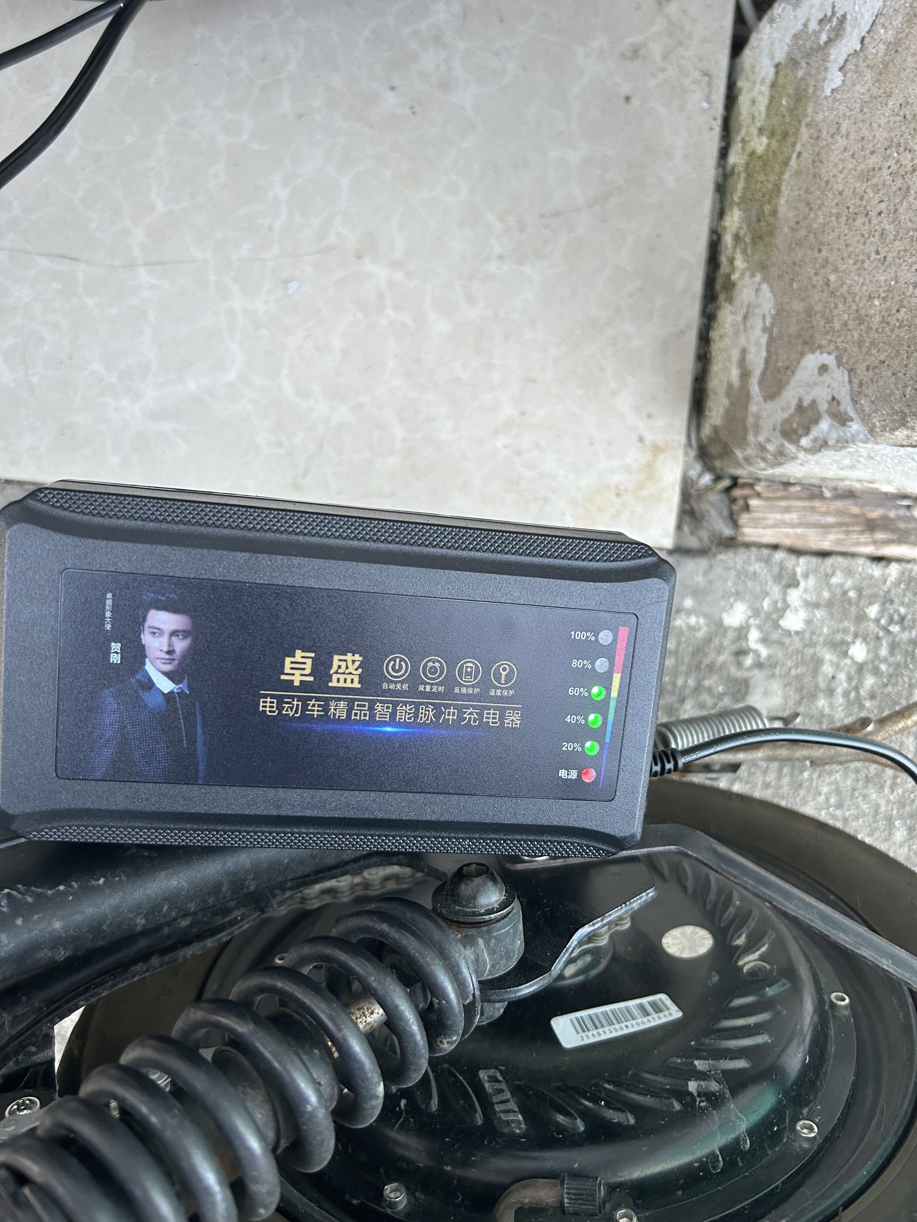 适用爱玛电动车充电器自动断电48v60v64v72v12ah20ah爱玛电动车