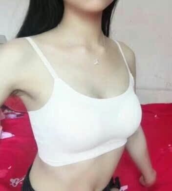 这个丰胸产品用完感觉胸部圆润挺拔了很多，胸部越来越充实挺拔，味道也很好闻，没有什么副作用跟不舒服，胸部周围皮肤摸着滑腻腻的，细致了好多，使用效果没想到比预期的效果更好，很满意，我现在每天都有在坚持用，特别喜欢这种用起来能感觉到微涨的感觉，感觉很棒