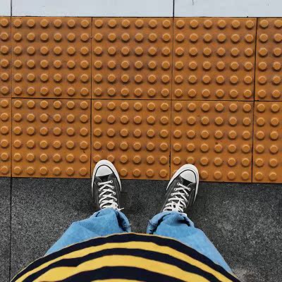 发货及时，这个款真的是百搭不会过时，上脚舒服码数合适，质量很不错，是我喜欢的款！