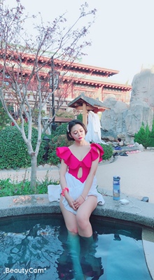 泳衣好好看...想再买个白色的... 泳衣好好看...想再买个白色的...