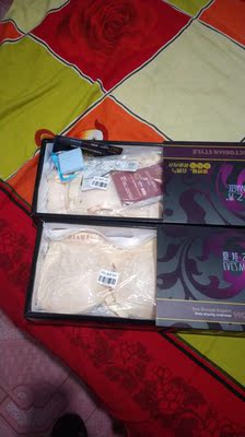 第一次在网上买这个品牌的内衣👍👍👍和实体店的一样，可实体店的价位比这高多了。试过了很舒服，以后还会买的。客服态度很好👍👍👍一次买了两，想问一下插袋里装的是什么？