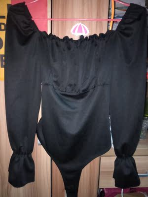 衣服很好看阿 质量也超级好阿很漂亮的喜欢的小仙女可以入了 只是这几天天有点冷穿不了过几天再穿吧嘻嘻嘻超喜欢