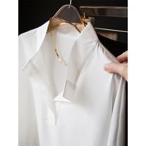 Design sense small crowdlining 2022 Summer new loose bat sleeve foreign air standout fashion white shirt female tide