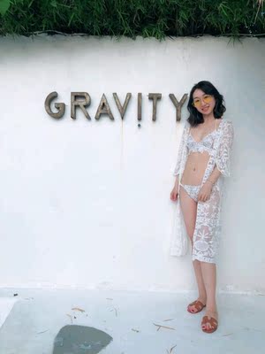 买了2套都很喜欢，质量都超级好，开始还以为白色的会透，但是真的不会透，里面带内衬的，卖家很用心，设计的也很合理。搭配外套穿起来很仙，不太会拍照，但是觉得有用很有气质。这是一家不错的淘宝店 很耐思👍