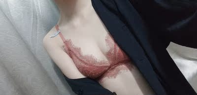 挺舒服的，戴上没感觉，无钢圈，很轻盈，适合不喜欢被束缚的妹子，喜欢这个颜色，很显肤色。