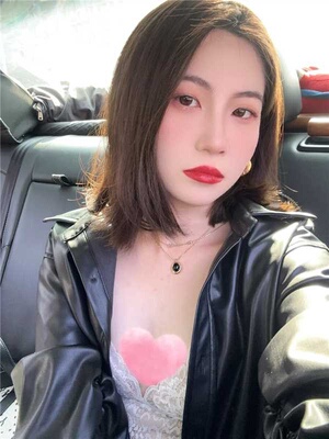 法式蕾丝真的看不腻，包裹性也特别好，不会凸点，轻薄又显身材，真的很难有女生可以抵挡蕾丝的魅力吧！