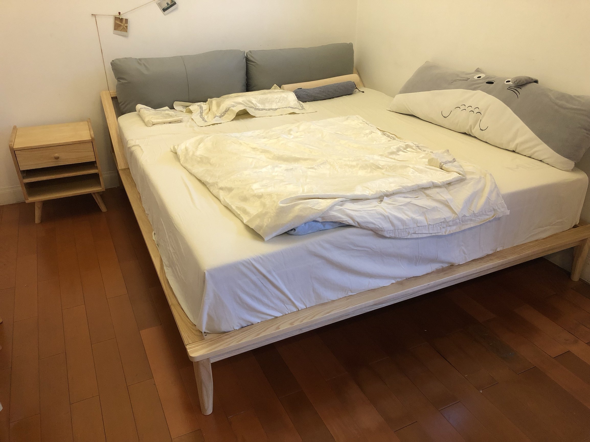 现代简约北欧实木床1.8米双人床1.