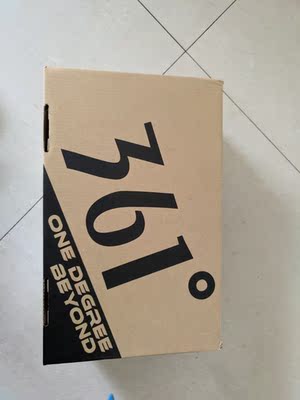 国际线双十一入手，价格给力。鞋型偏窄，脚胖的号码上可以考虑买大一号，改天跑步试下脚感，满意。