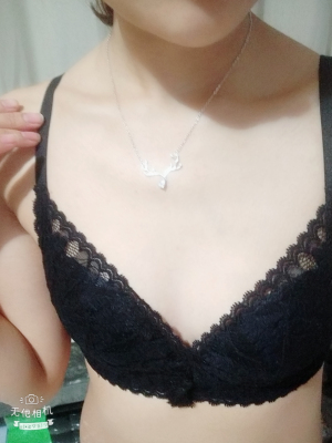 内衣设计很性感,我很喜欢,料子舒服,无钢圈,很柔软,聚拢效果好,穿着很舒服,性价比高,值得购买 内衣设计很性感,我很喜欢,料子舒服,无钢圈,很柔软,聚拢效果好,穿着很舒服,性价比高,值得购买