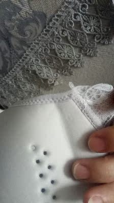 质量太差了,穿了两天居然出来东西扎肉,朋友们还是不要相信他家了太骗人了 质量太差了,穿了两天居然出来东西扎肉,朋友们还是不要相信他家了太骗人了