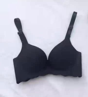 衣服款式很喜欢 着色很好 线头不多 关键是上身效果很不错 推荐给大家呀 喜欢的东西不忘记分享