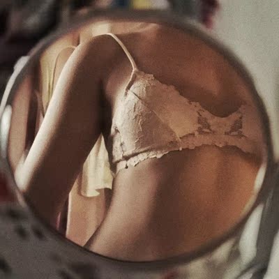 现在的内衣已经都在六楼家买了 美到窒息 这套真的好美！性感死了！勾引bf稳稳的