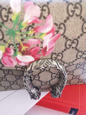 包收到了，做工很好，五金细节很到位👍