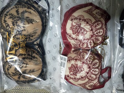 一堆的快递，不想一一评价了，都挺好的，哈。。有问题会追评  从前有个放羊的小孩，每天都到山上放羊。 有一天他突然觉得很无聊，就大声喊道，&ldquo;狼来了，狼来了&rdquo;。山下的大人听到喊声赶紧拿上各种工具跑上了山，结果没看到狼。小孩笑哈哈的说&ldquo;没有狼啦，我是骗你们的呢。&rdquo;大人们摇着头回家了。 过了一会，小孩又喊道&ldquo;狼来了，狼来了&rdquo;，大人们又一次跑上山。还是没有看到狼，小孩笑哈哈的说&ldquo;没有狼，我是骗你们的啦&rdquo;。大家就很生气的回家了。 又过了一会，大灰狼真的来了，小孩很害怕，赶紧大声喊道&ldquo;狼来了狼来了&rdquo;，可是过了很久也没有人上山来。最后羊都被大灰狼吃光了。