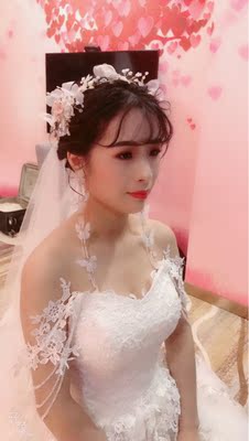 婚纱背全露的，所以买了这个，贴好了之后再拉线超级聚拢，我是小A穿了之后好有料，就是穿完这一次后不知道怎么保存，不经常用，一场婚礼过后婚纱小礼服全部闲置了。有喜欢的私聊。