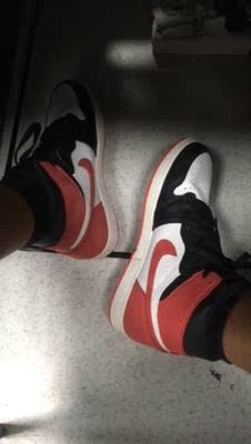 很帅，第一双aj，在学校走路带风，觉得自己天下第一（我可能是生病了）。